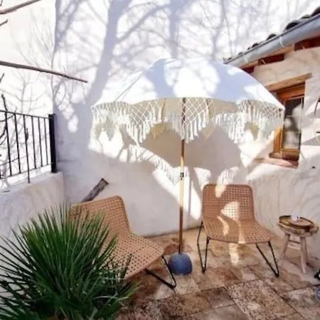Avec Terrasse En Centre-ville L'Isle-sur-la-Sorgue