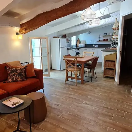 Avec Terrasse En Centre-ville L'Isle-sur-la-Sorgue